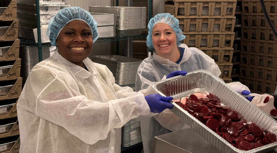 Empolyees volunteer at Greater Cleveland Foodbank